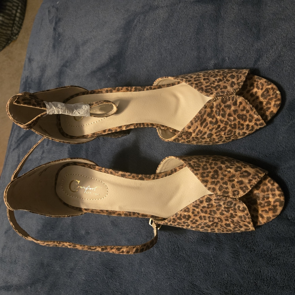 Comfortview Brown Sandals with Slingback Design